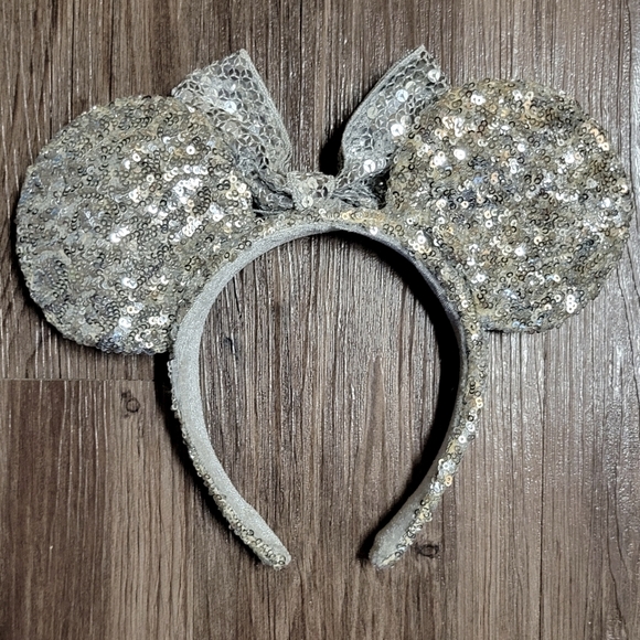 🏰✨️ Silver Sequin Disney Ears ✨️🏰 - Picture 2 of 2